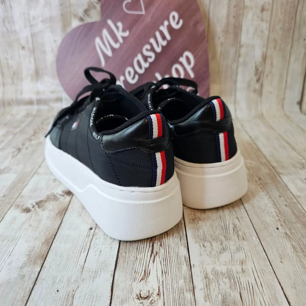 Tommy Hilfiger Women's Grazie Lightweight Lace Up Sneakers Black